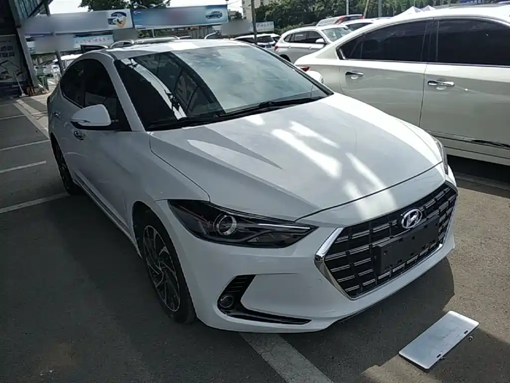 Hyundai Elantra 2019 — фото 4