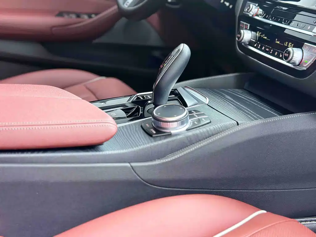 BMW 5 Series 2021 — фото 16