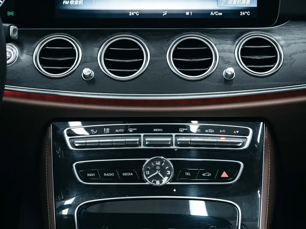 Mercedes-Benz E-Class 2016 — фото 23