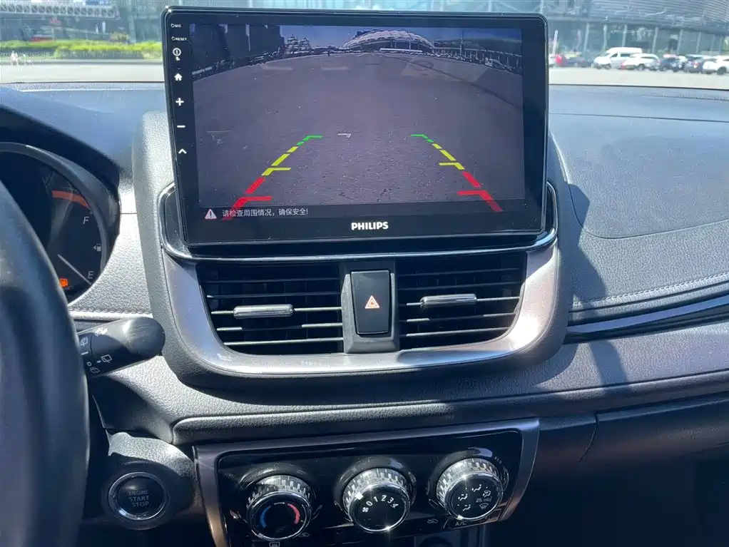 Toyota Yaris L 2022 — фото 13