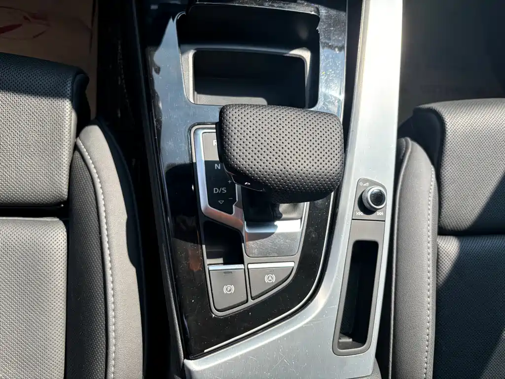 Audi A4L 2021 — фото 11