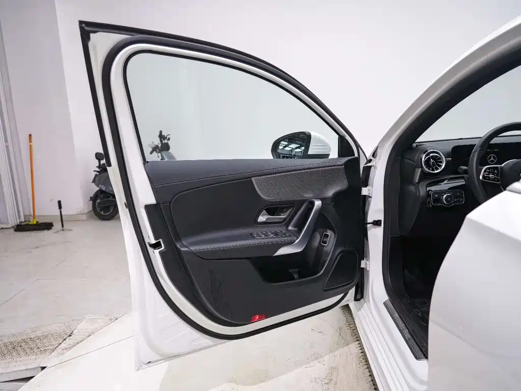 Mercedes-Benz A-Class 2021 — фото 10