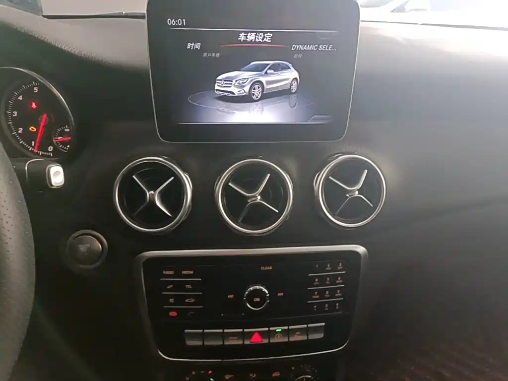 Mercedes-Benz GLA 2018 — фото 13