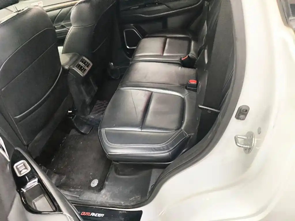Mitsubishi Outlander 2020 — фото 17