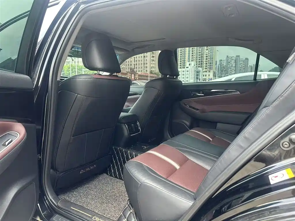 Toyota Crown 2017