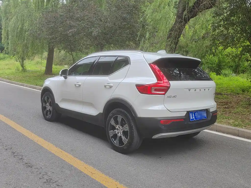 Volvo XC40 2020 — фото 2
