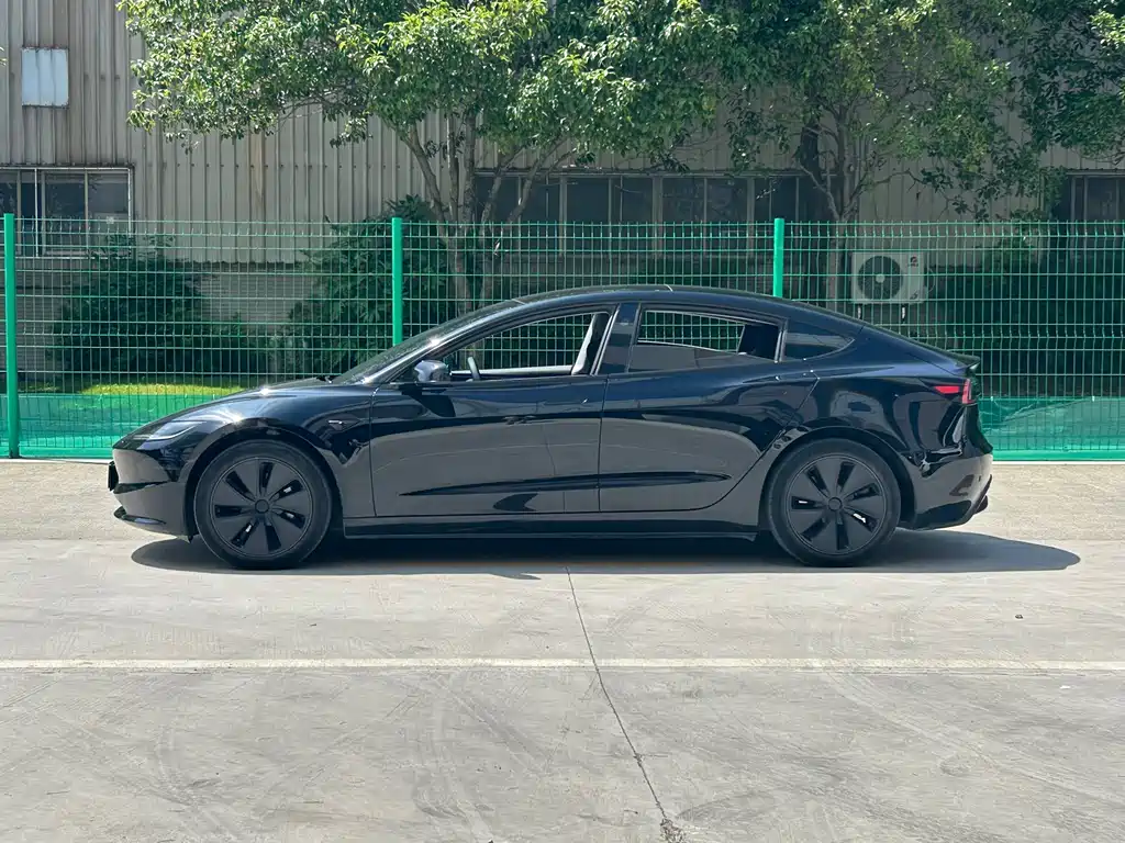 Tesla Model 3 2023 — фото 4