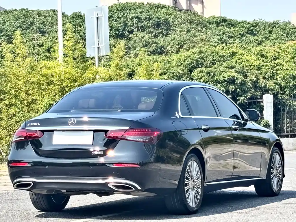 Mercedes-Benz E-Class 2023 — фото 23