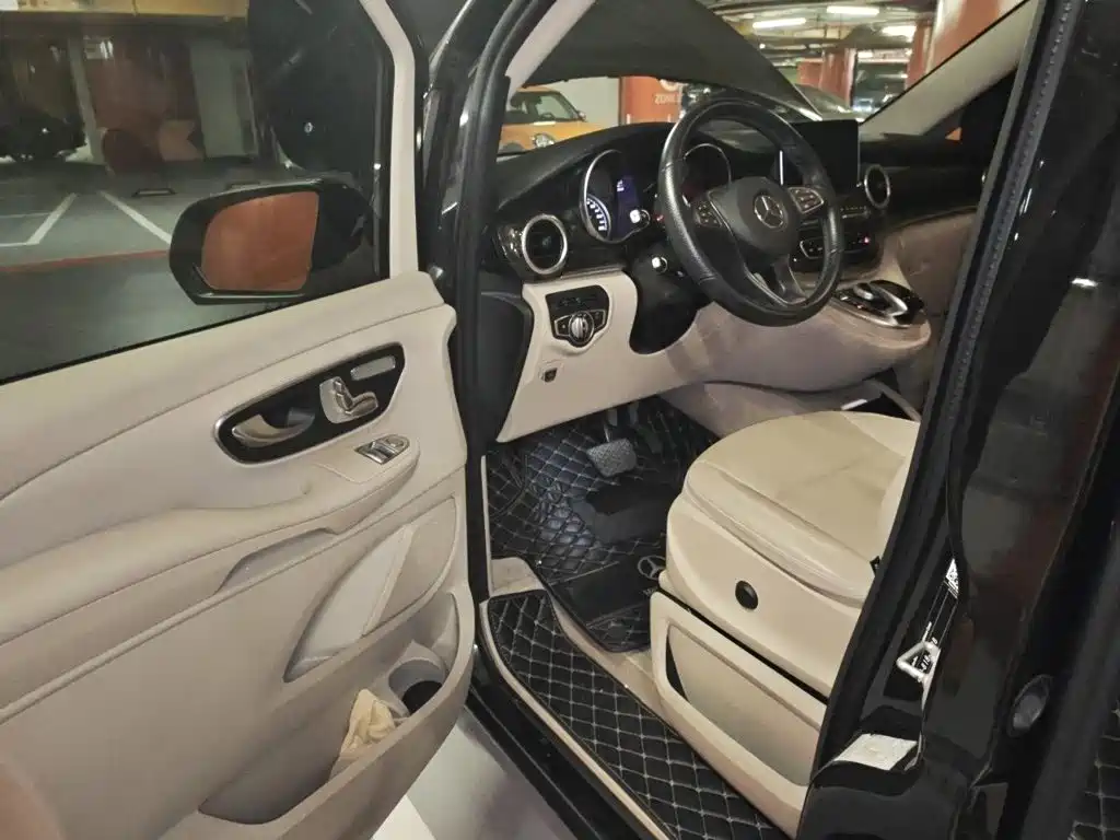 Mercedes-Benz V-Class 2018 — фото 14