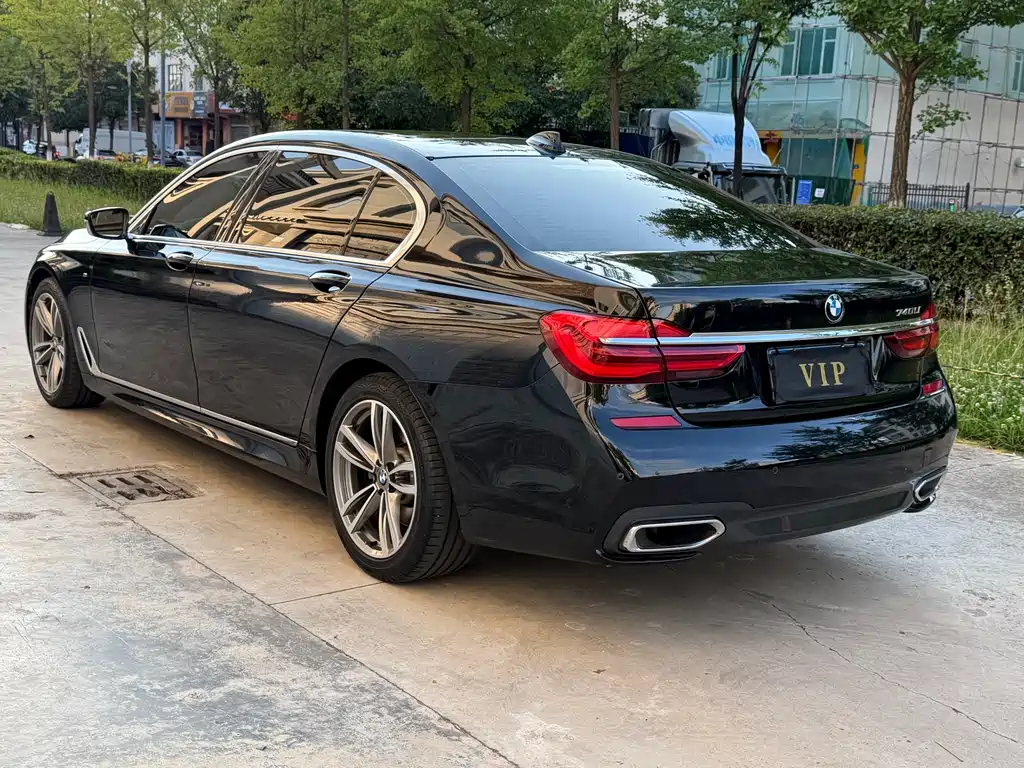 BMW 7 Series 2017 — фото 6