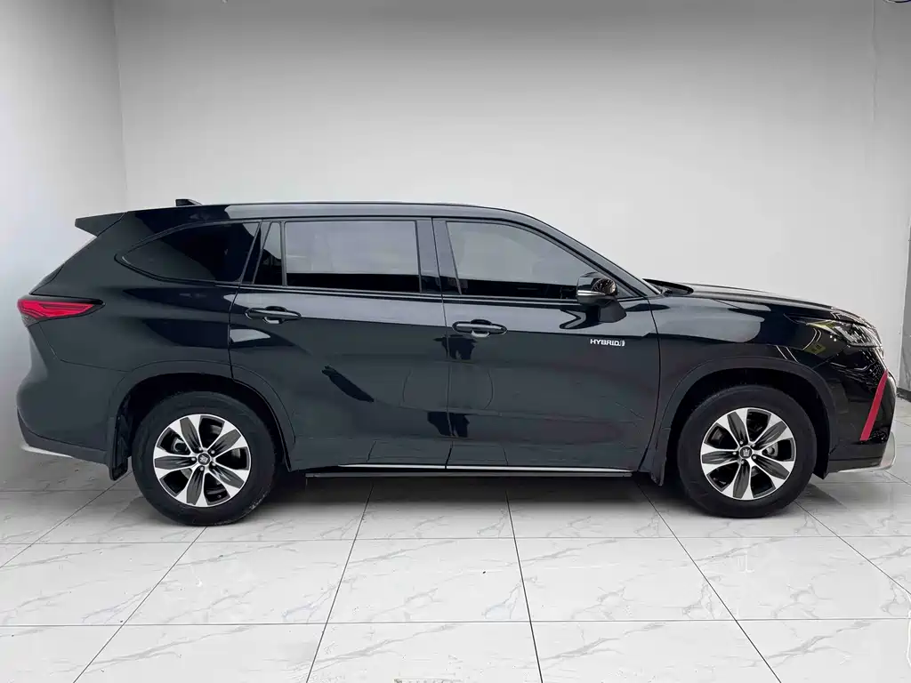 Toyota Crown Kluger 2021 — фото 16