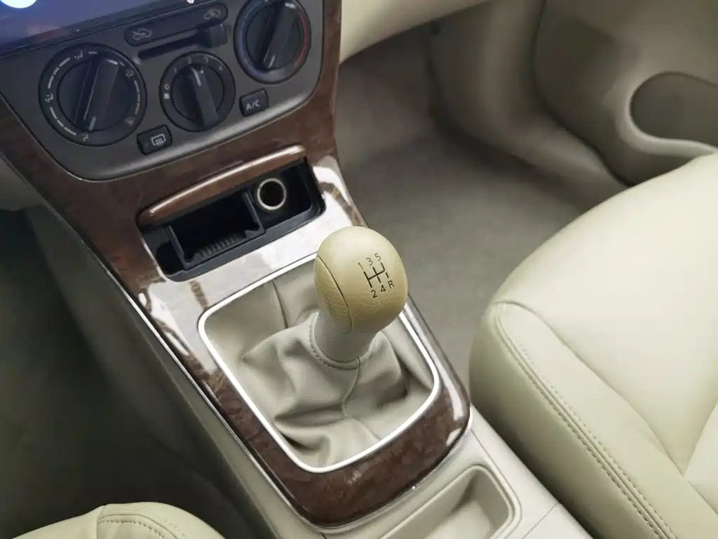 Nissan Sylphy 2013 — фото 13