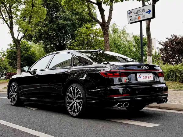Audi S8 2021