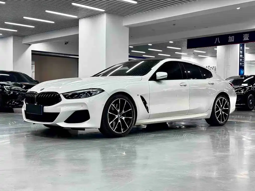 BMW 8 Series 2021 — фото 1