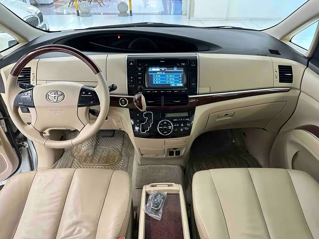 Toyota Previa 2015 — фото 20