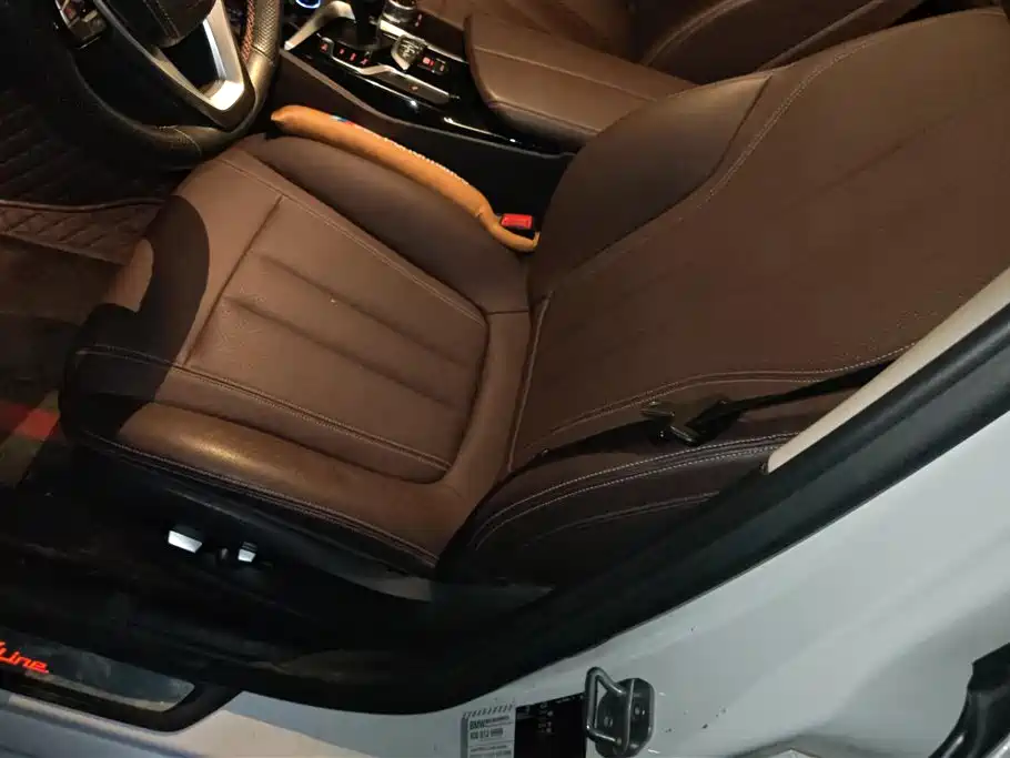 BMW 5 Series 2019 — фото 9