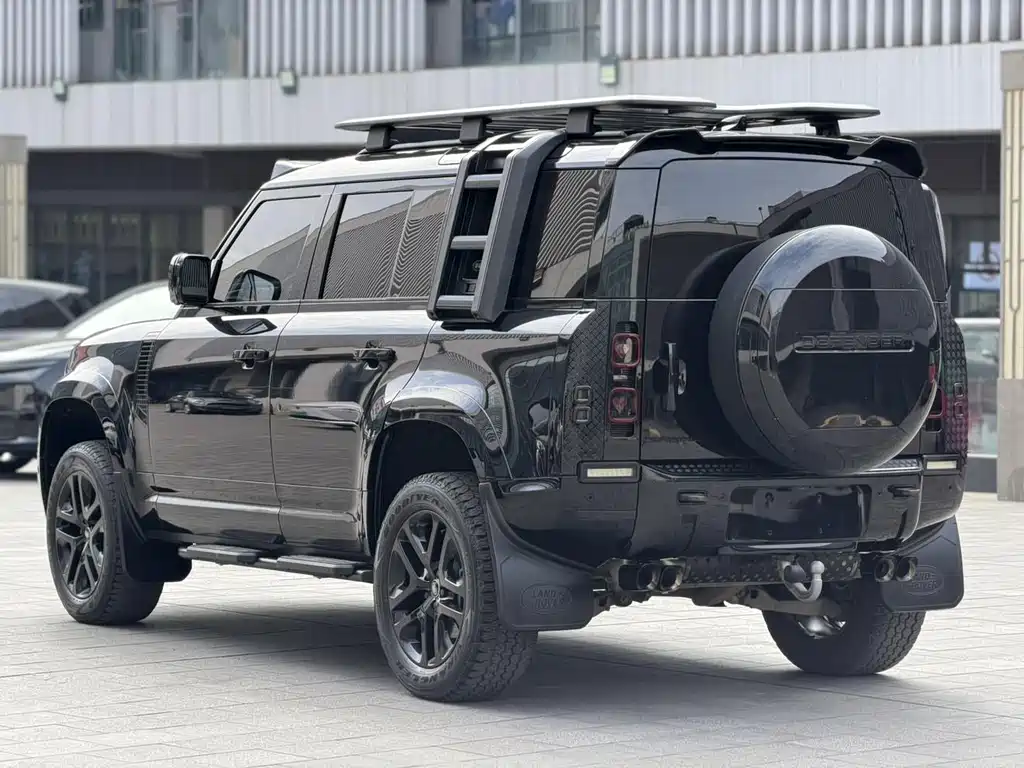 Land Rover Defender 2023 — фото 19