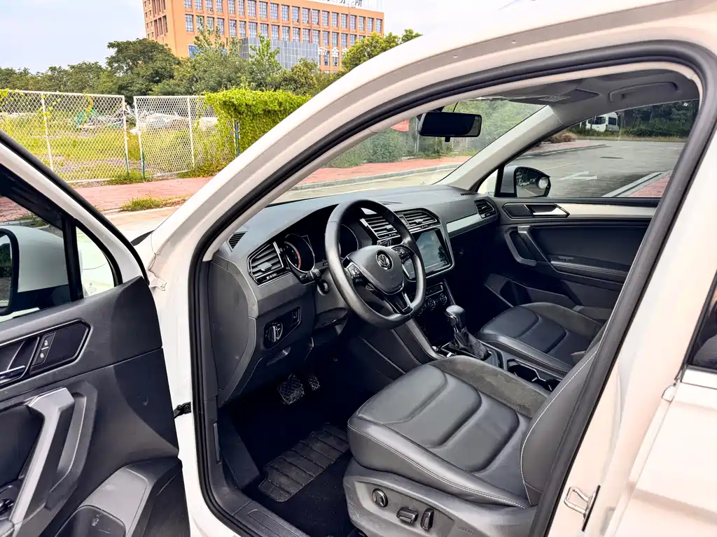 Volkswagen Tiguan L 2020 — фото 8