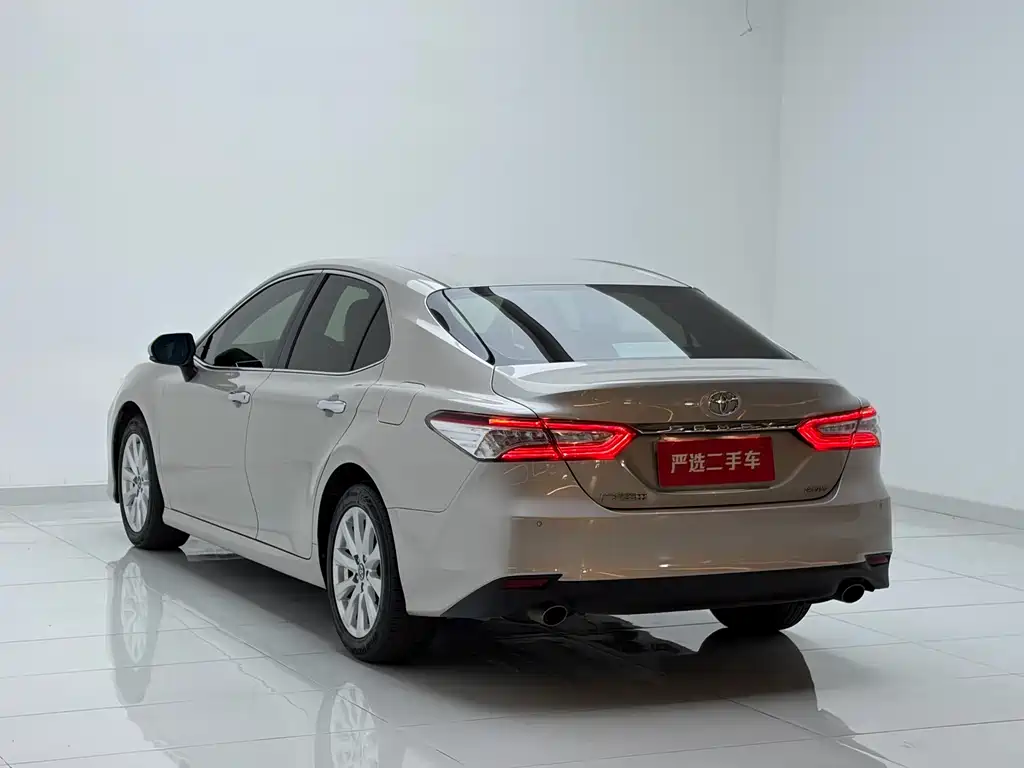 Toyota Camry 2019 — фото 17