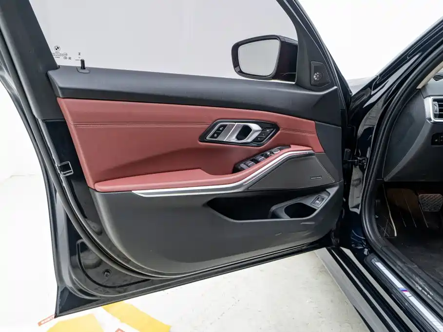 BMW 3 Series 2023 — фото 10
