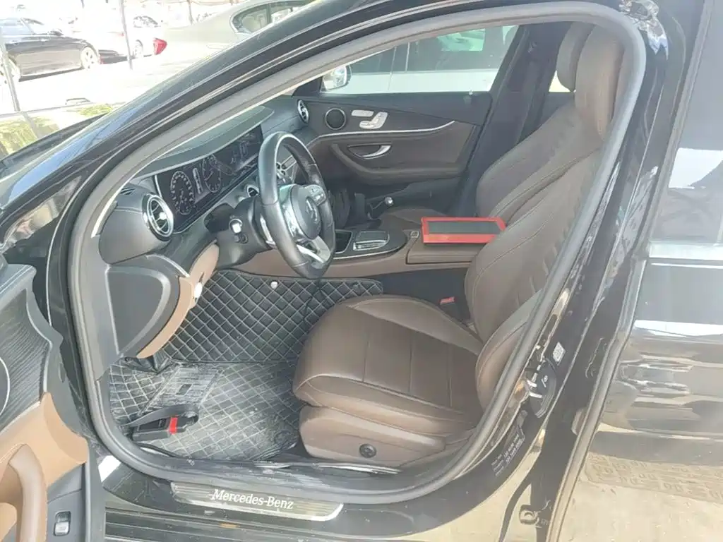Mercedes-Benz E-Class 2020 — фото 15