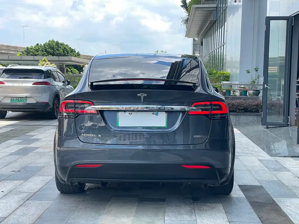 Tesla Model X 2019 — фото 15
