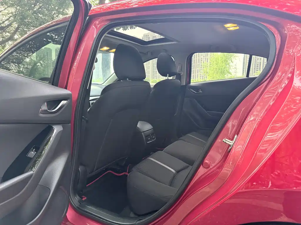Mazda 3 Axela 2019 — фото 11