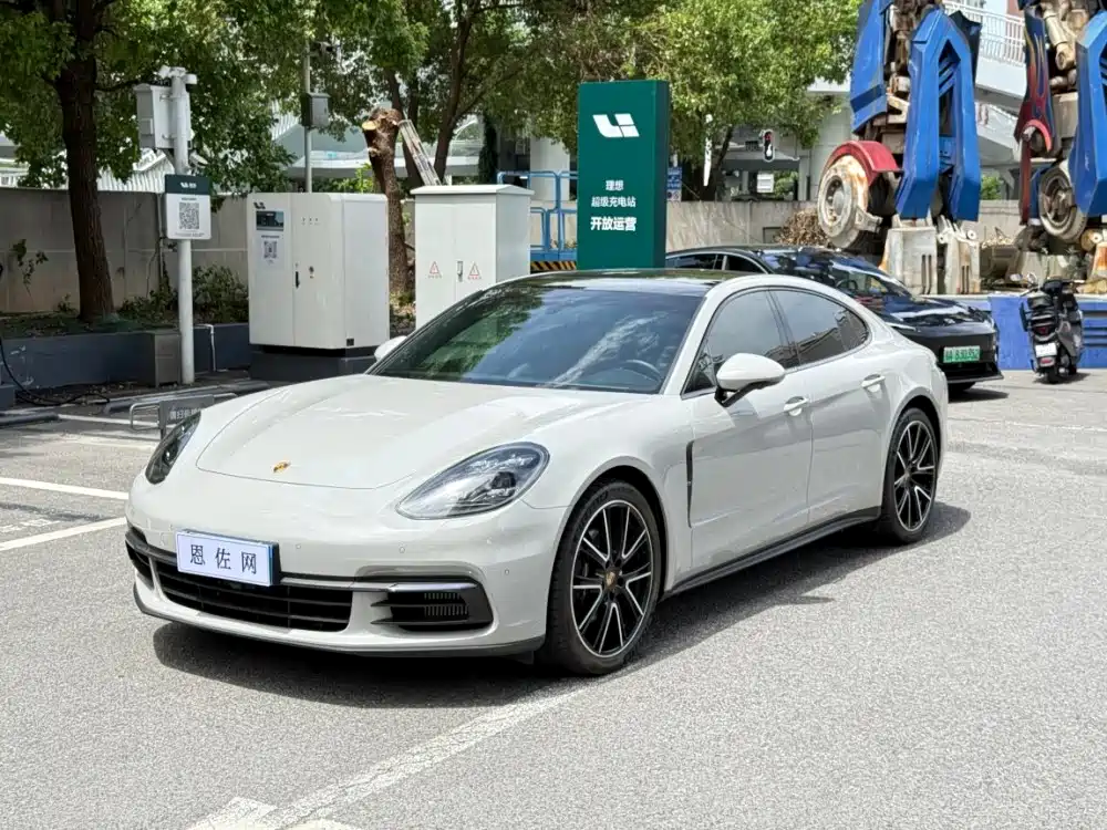 Porsche Panamera 2021 — фото 1