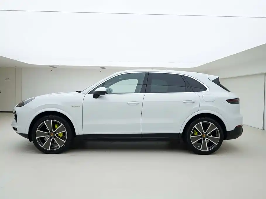 Porsche Cayenne New Energy 2023 — фото 3