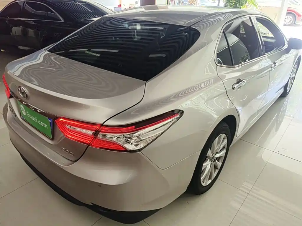 Toyota Camry 2018 — фото 7