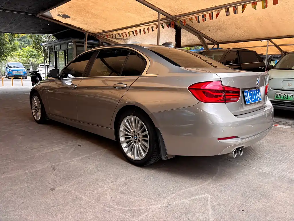 BMW 3 Series 2018 — фото 10
