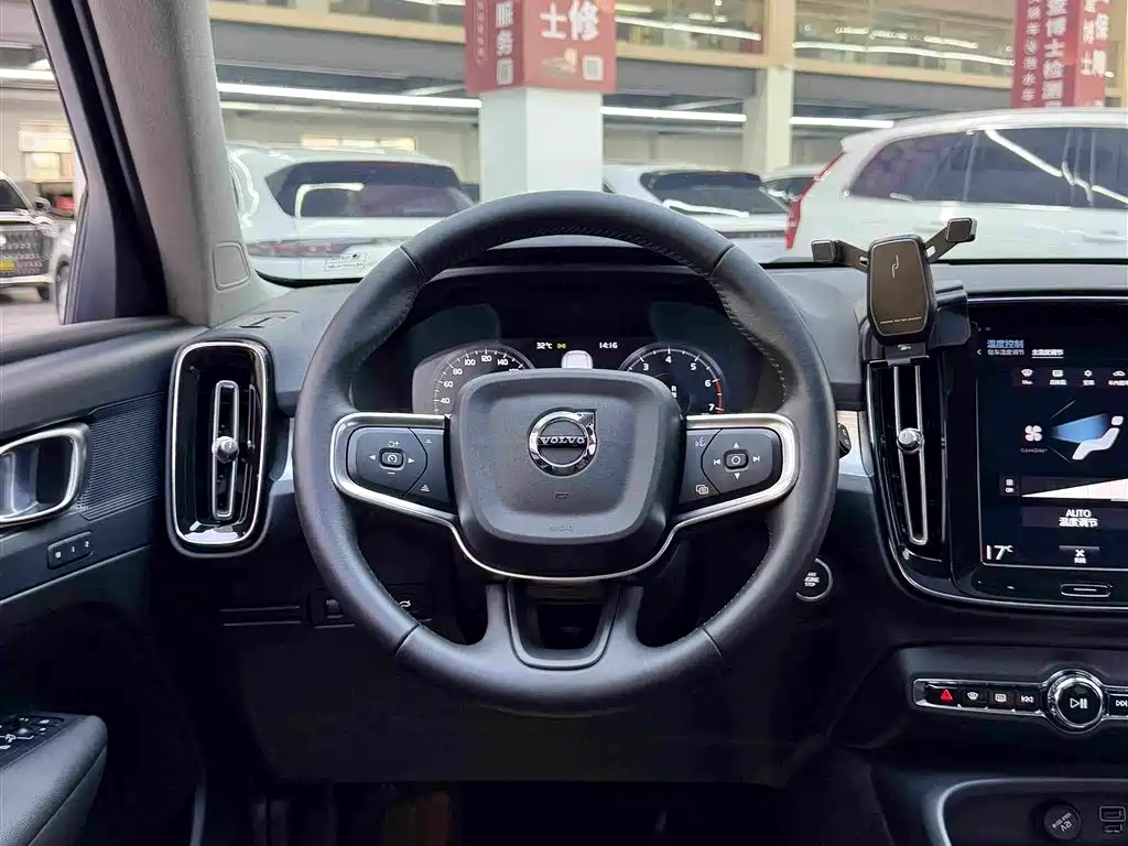 Volvo XC40 2021 — фото 14