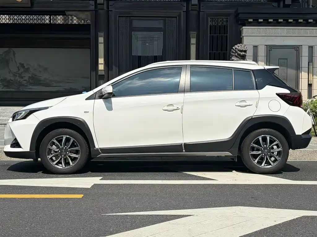 Toyota Yaris L 2021