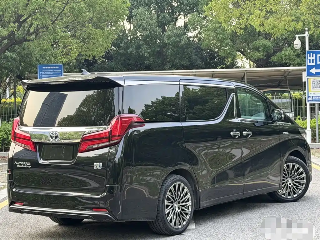 Toyota Alphard 2021 — фото 18