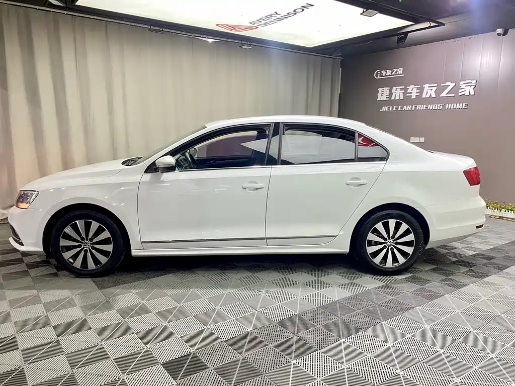 Volkswagen Sagitar 2017
