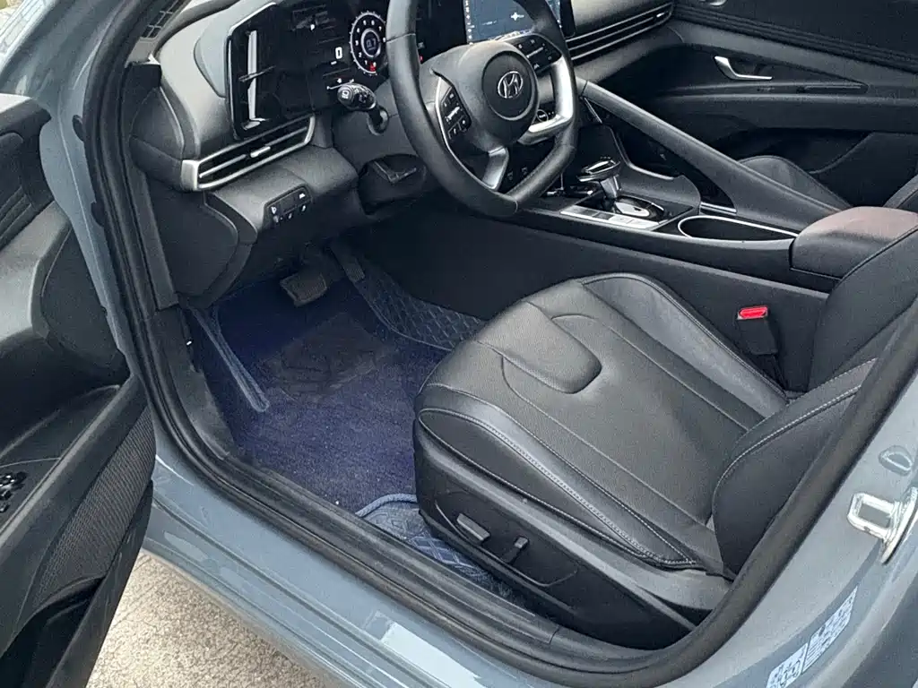 Hyundai Elantra 2023 — фото 10