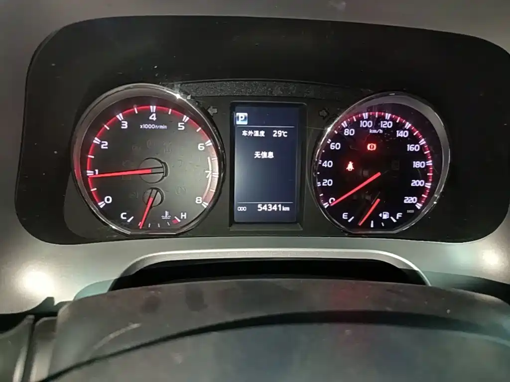 Toyota RAV4 2018 — фото 12