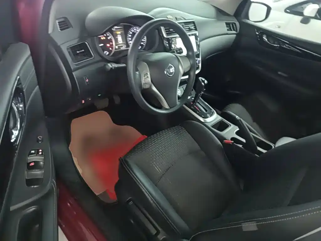 Nissan Tiida 2018 — фото 15