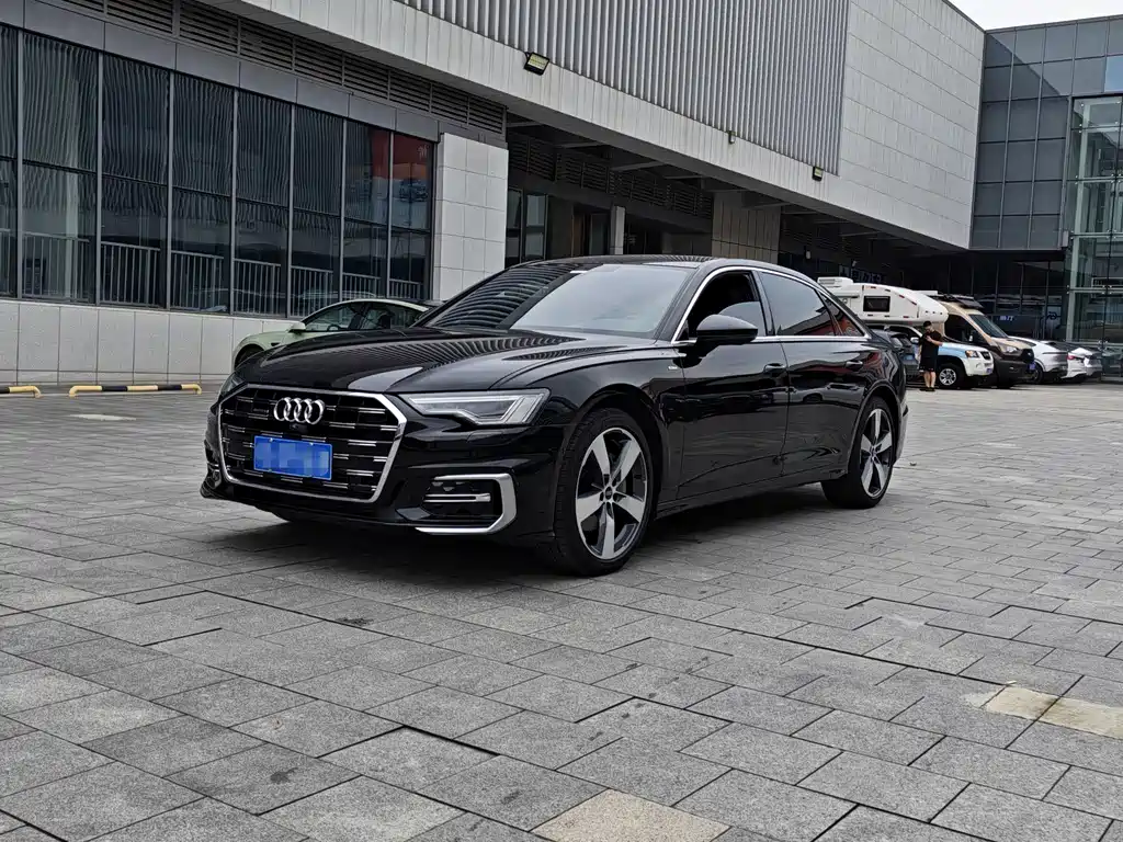 Audi A6L 2022 — фото 1