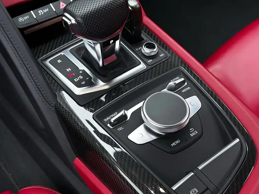 Audi R8 2021 — фото 24