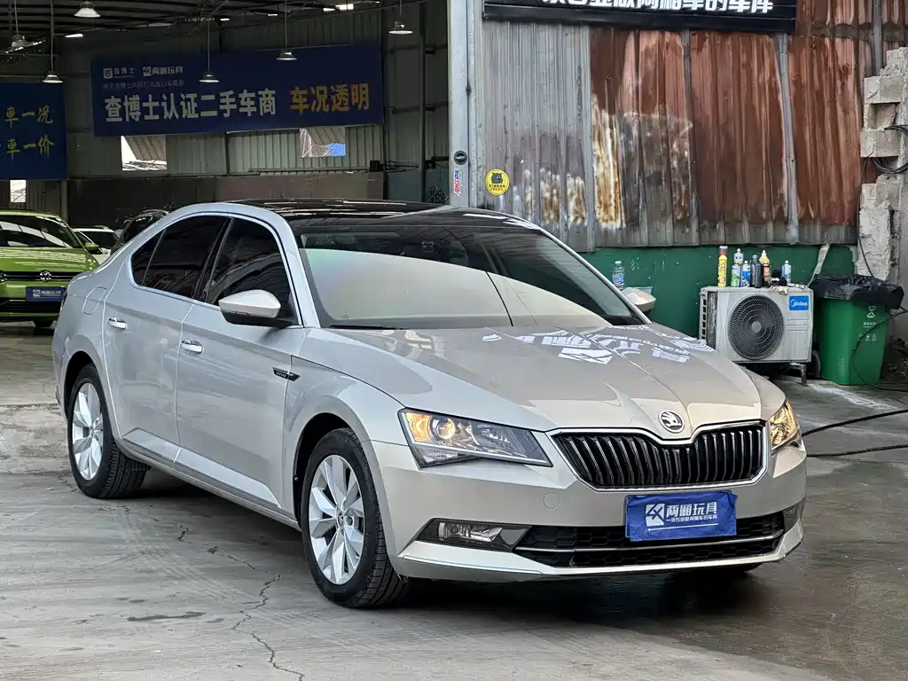 Skoda Superb 2019 — фото 3