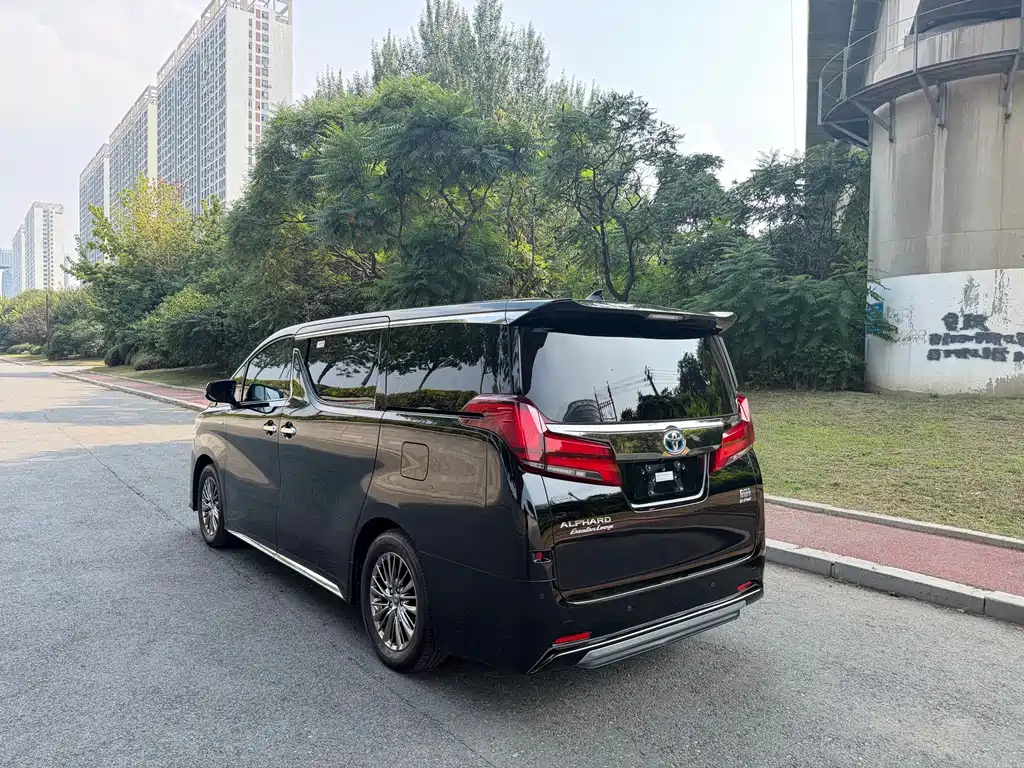 Toyota Alphard 2023 — фото 4