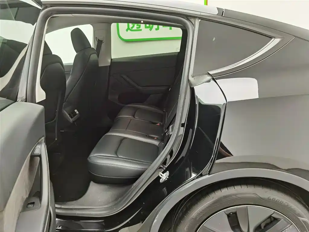 Tesla Model Y 2023 — фото 15