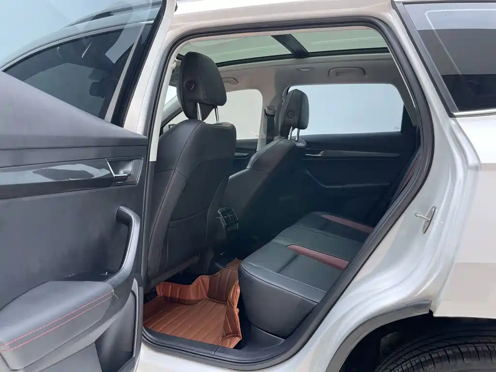 Skoda Karoq 2023 — фото 16