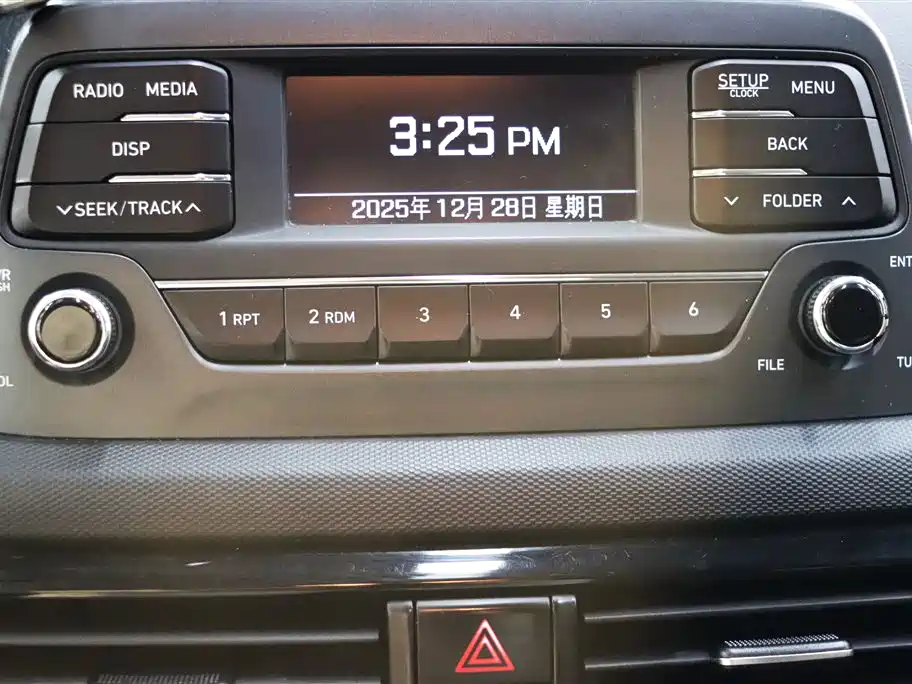 Hyundai Elantra 2022 — фото 19
