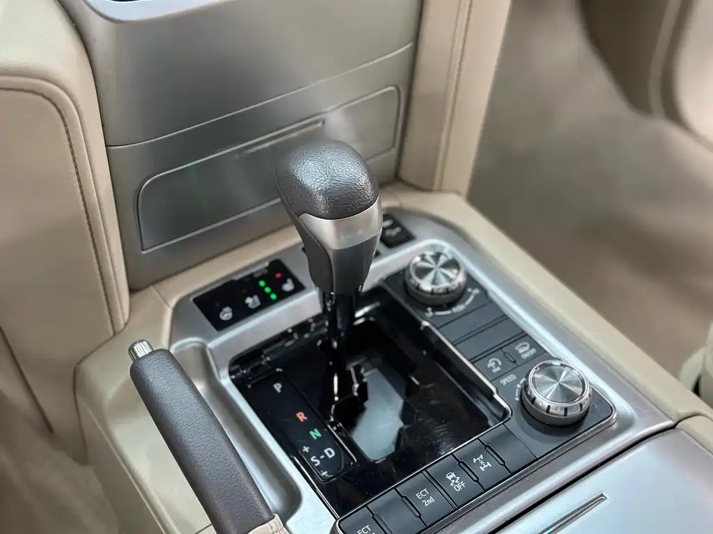 Toyota Land Cruiser 2020 — фото 18