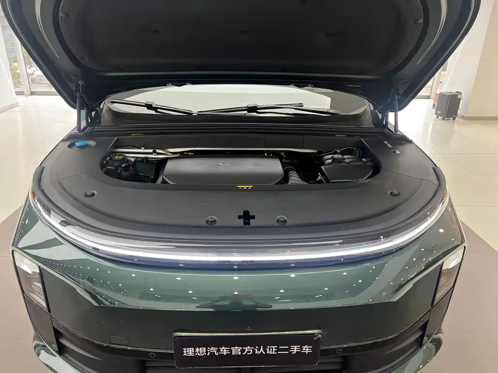 Li Auto Li L6 2025
