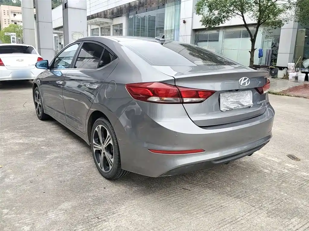 Hyundai Elantra 2018 — фото 5