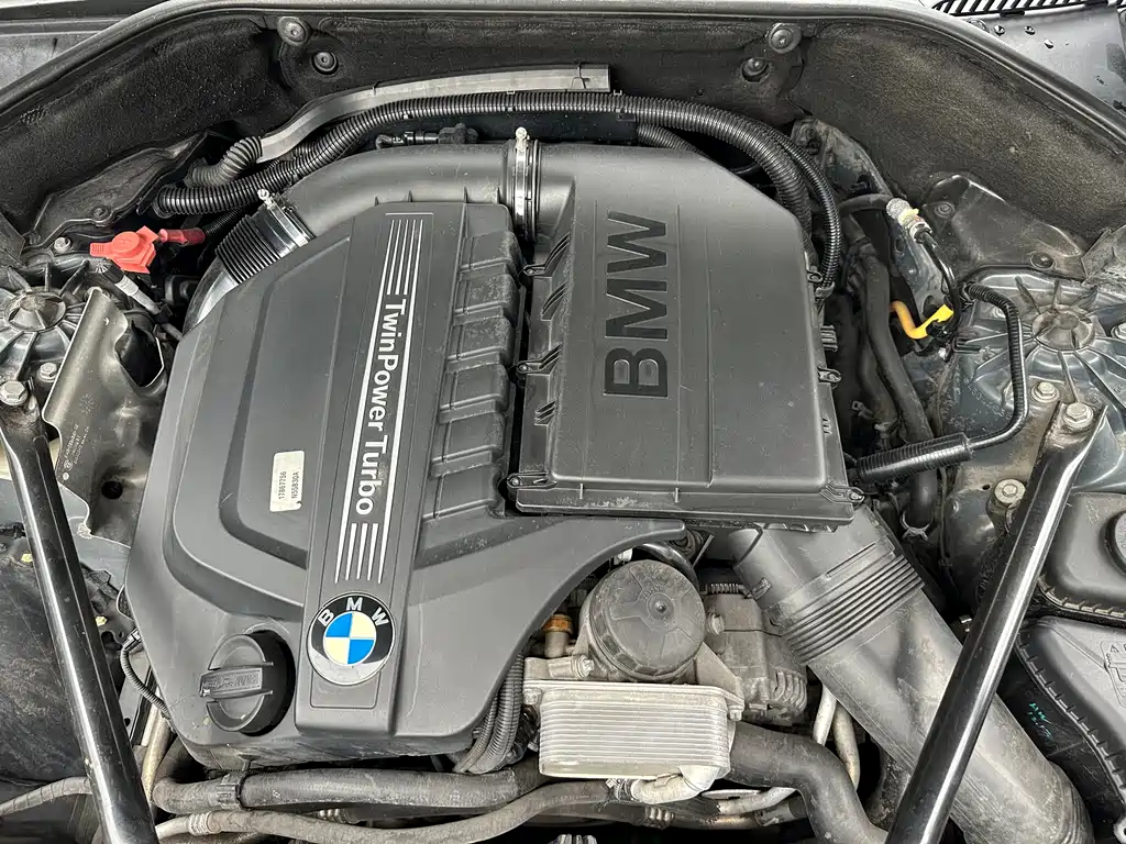 BMW 5 Series GT 2012 — фото 21