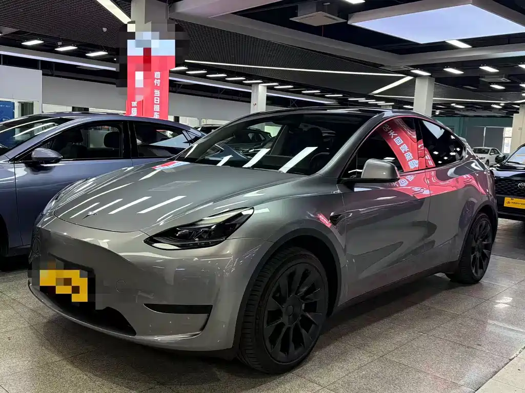 Tesla Model Y 2024